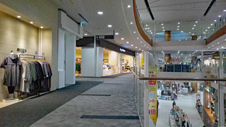 イオンモール春日部 店内