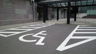 横浜情報文化センター 駐車場