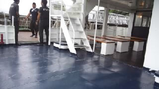 猿島 渡船内