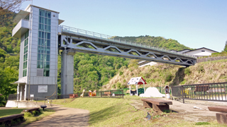 �դ줢����