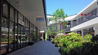 THE OUTLETS SHONAN HIRATSUKA SOUTH STREET