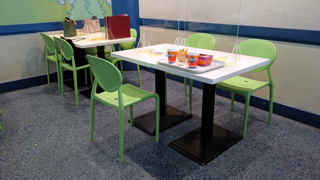 スヌーピー・バックロット・カフェ