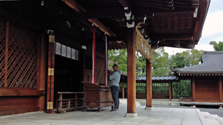 ����� ����