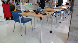カフェ食堂ホワイトファミリー京都西短店ひっぱら